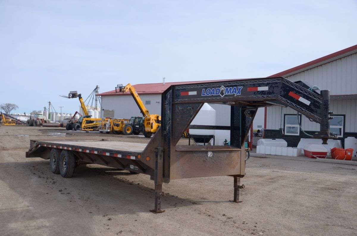 2014 Load Max 8'6" x 32' Gooseneck Flat Deck