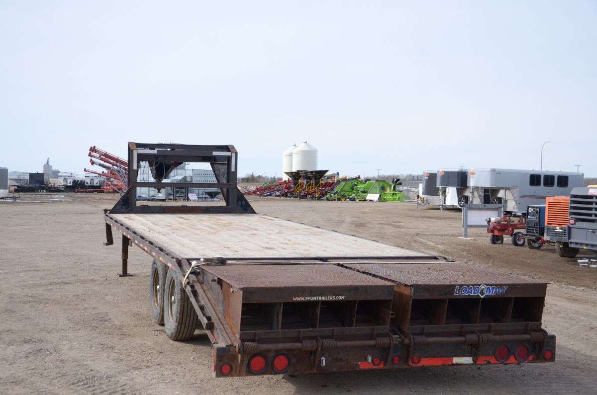 2014 Load Max 8'6" x 32' Gooseneck Flat Deck