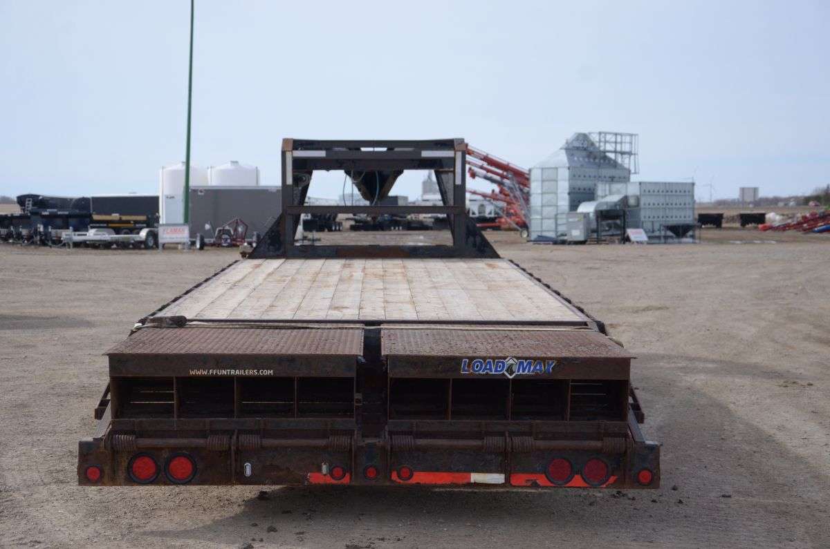 2014 Load Max 8'6" x 32' Gooseneck Flat Deck