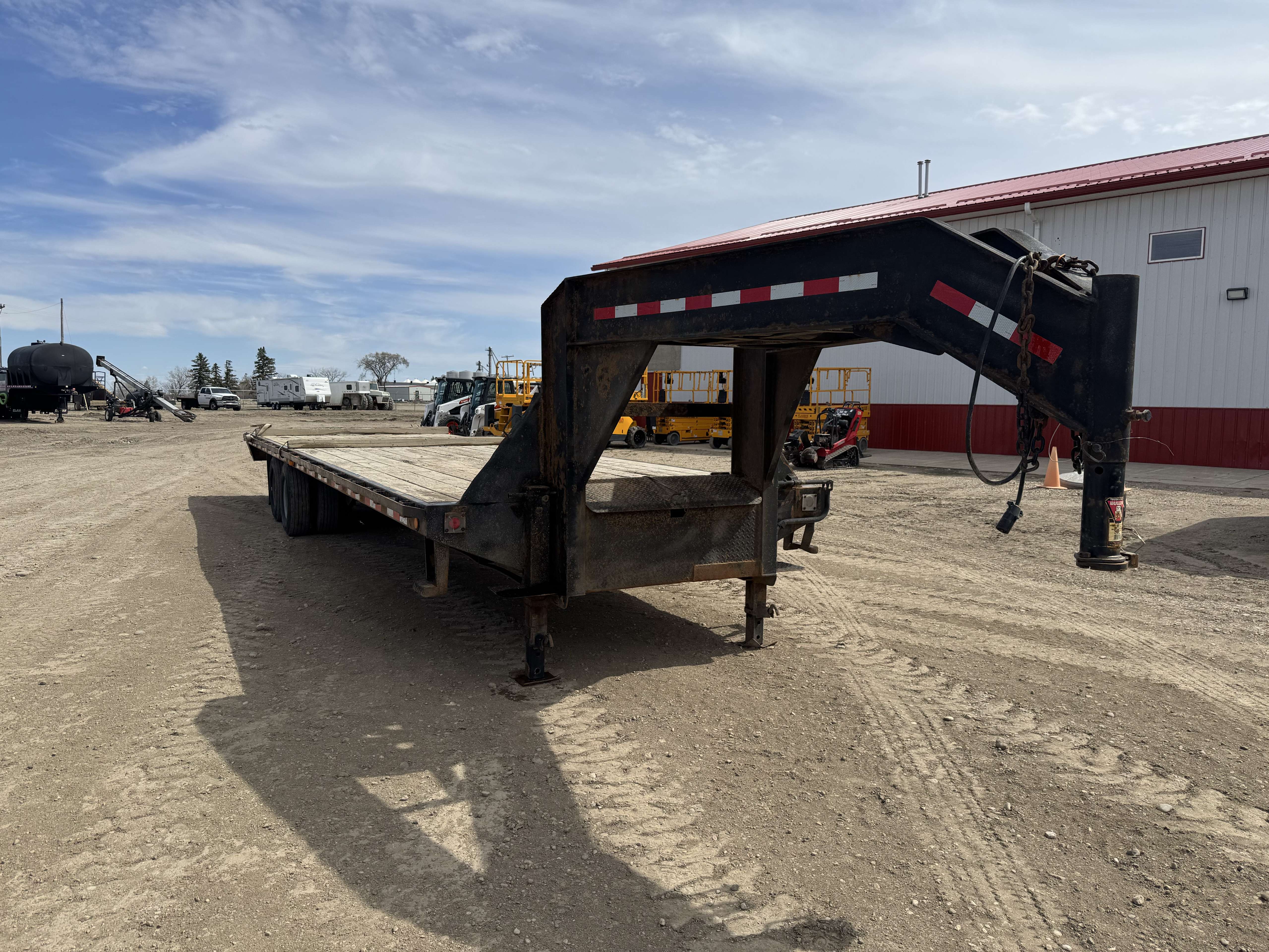 2014 PJ 8'6" x 30' Gooseneck Flat Deck