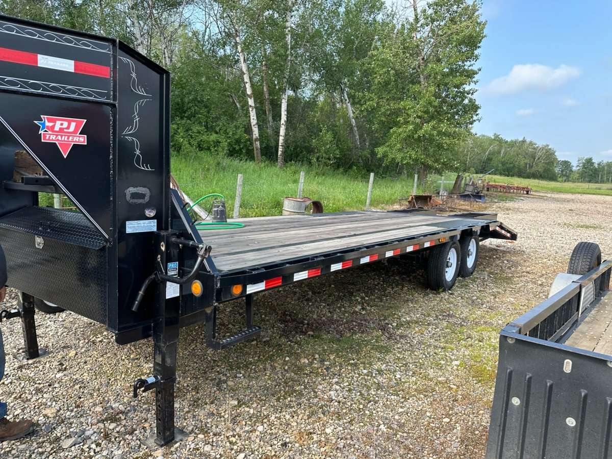 2020 PJ Gooseneck 25' Beavertail Flat Deck