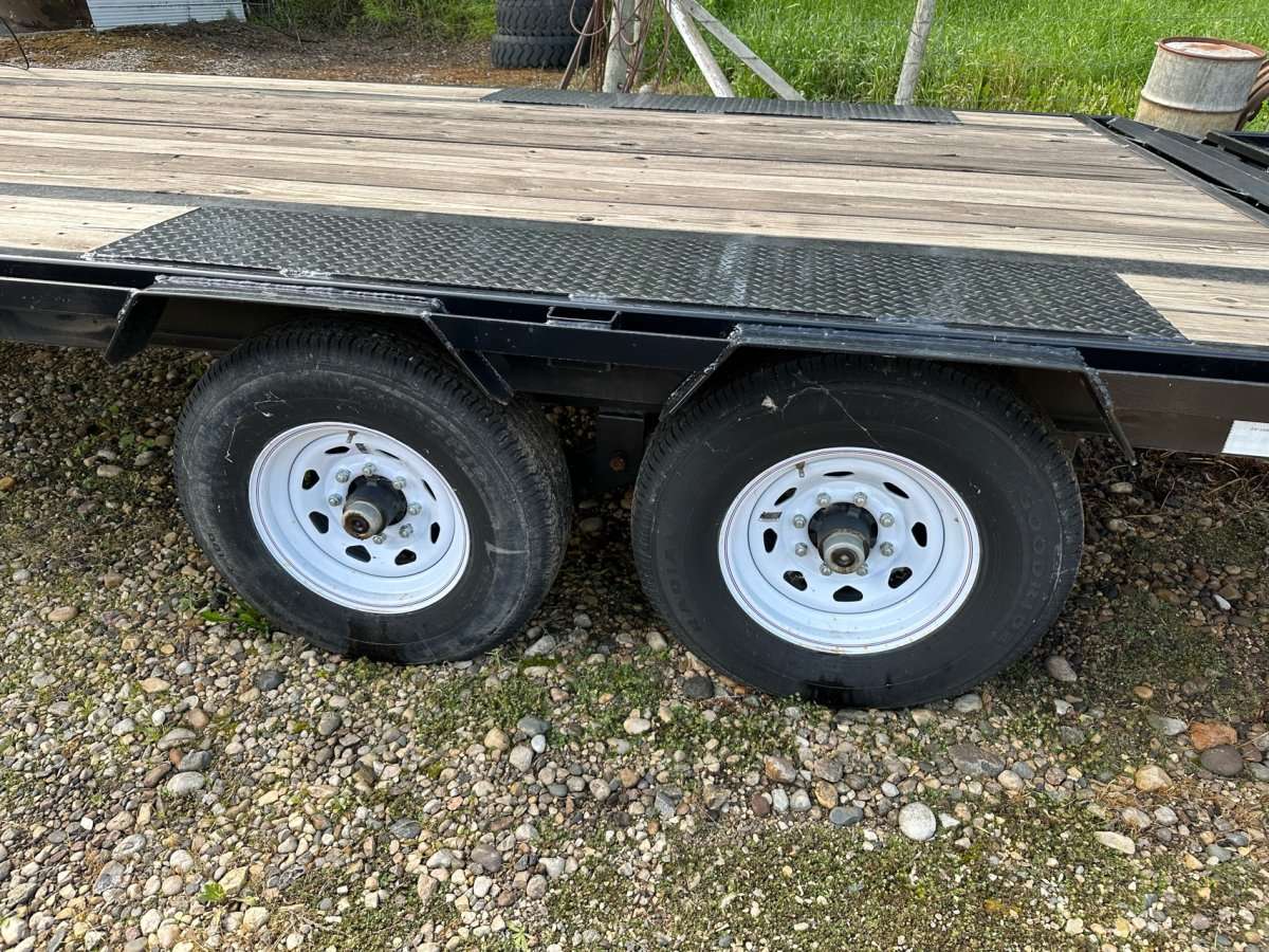 2020 PJ Gooseneck 25' Beavertail Flat Deck