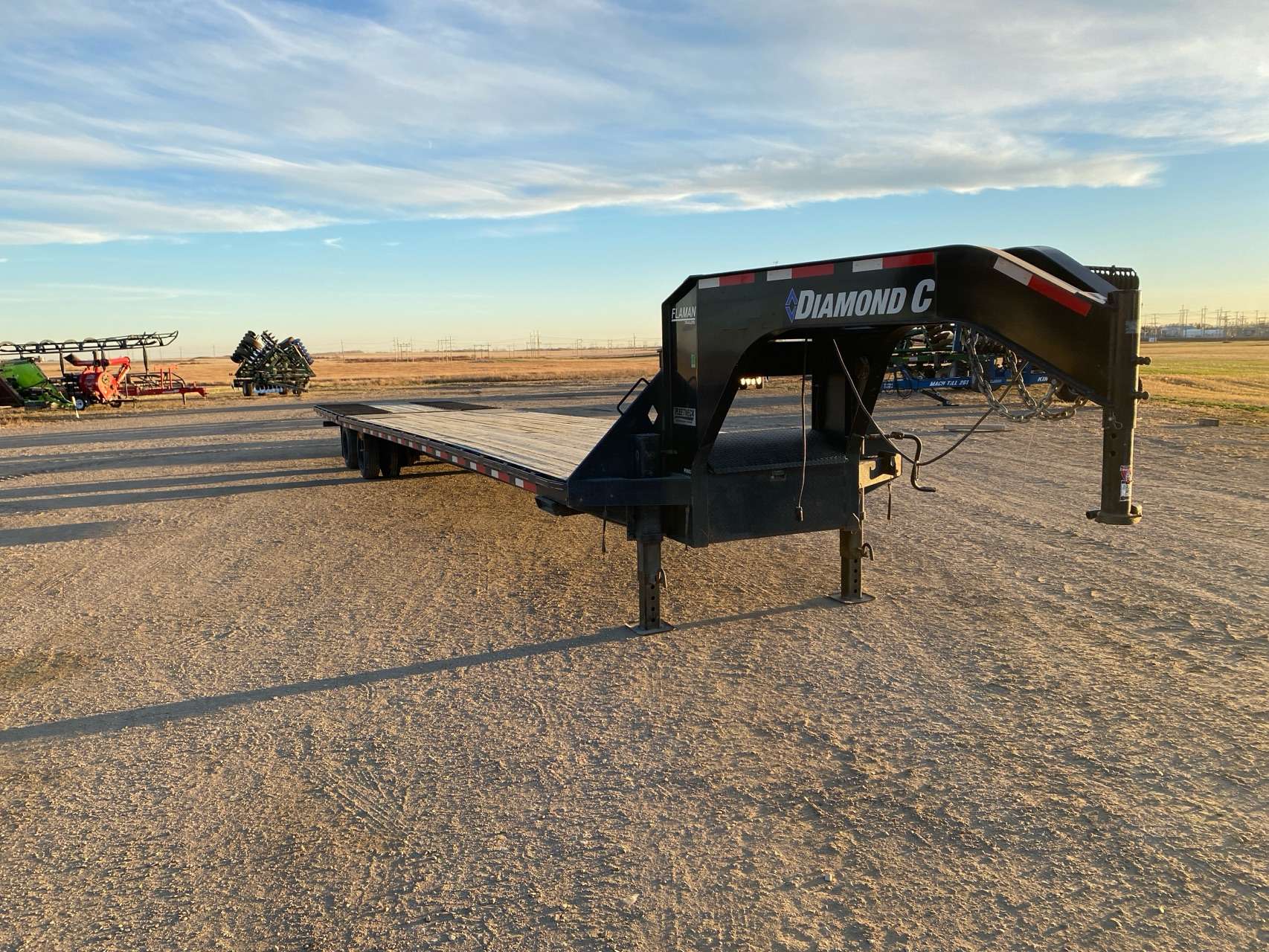 2022 Diamond C FMAX 8'6" x 44' Gooseneck Flat Deck