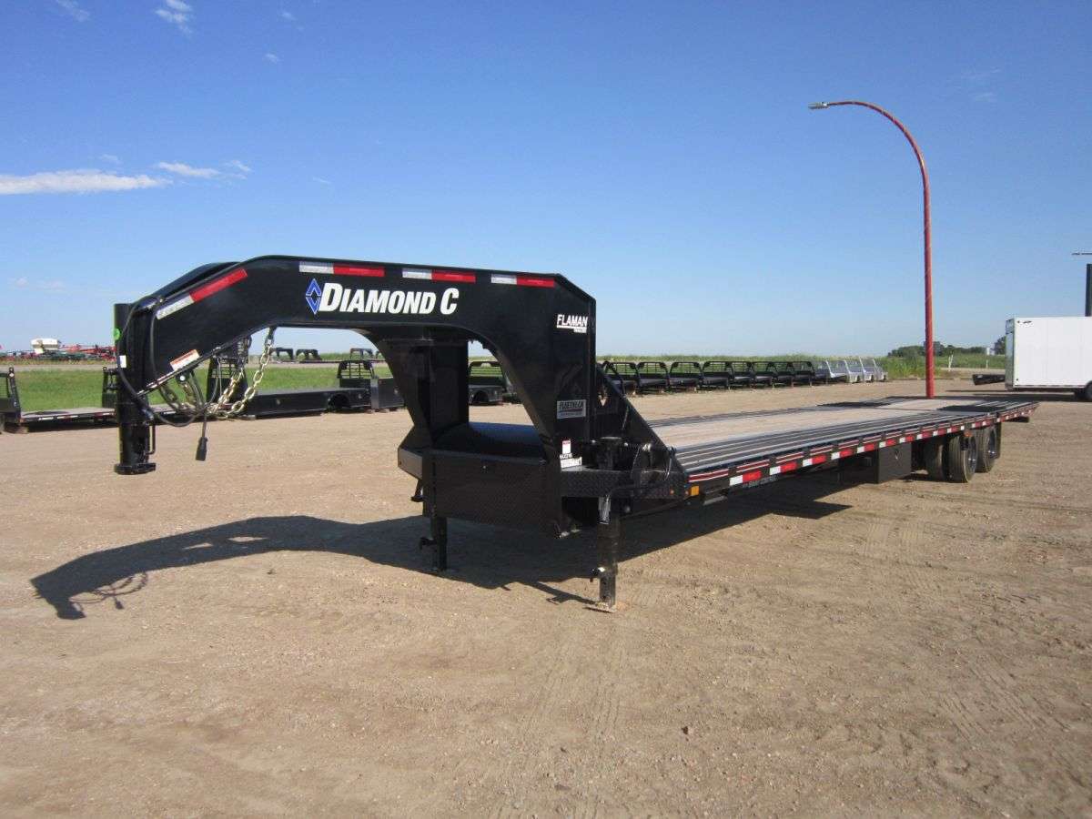 2023 Diamond C FMAX 8'6" x 40' GN Beavertail Flat Deck