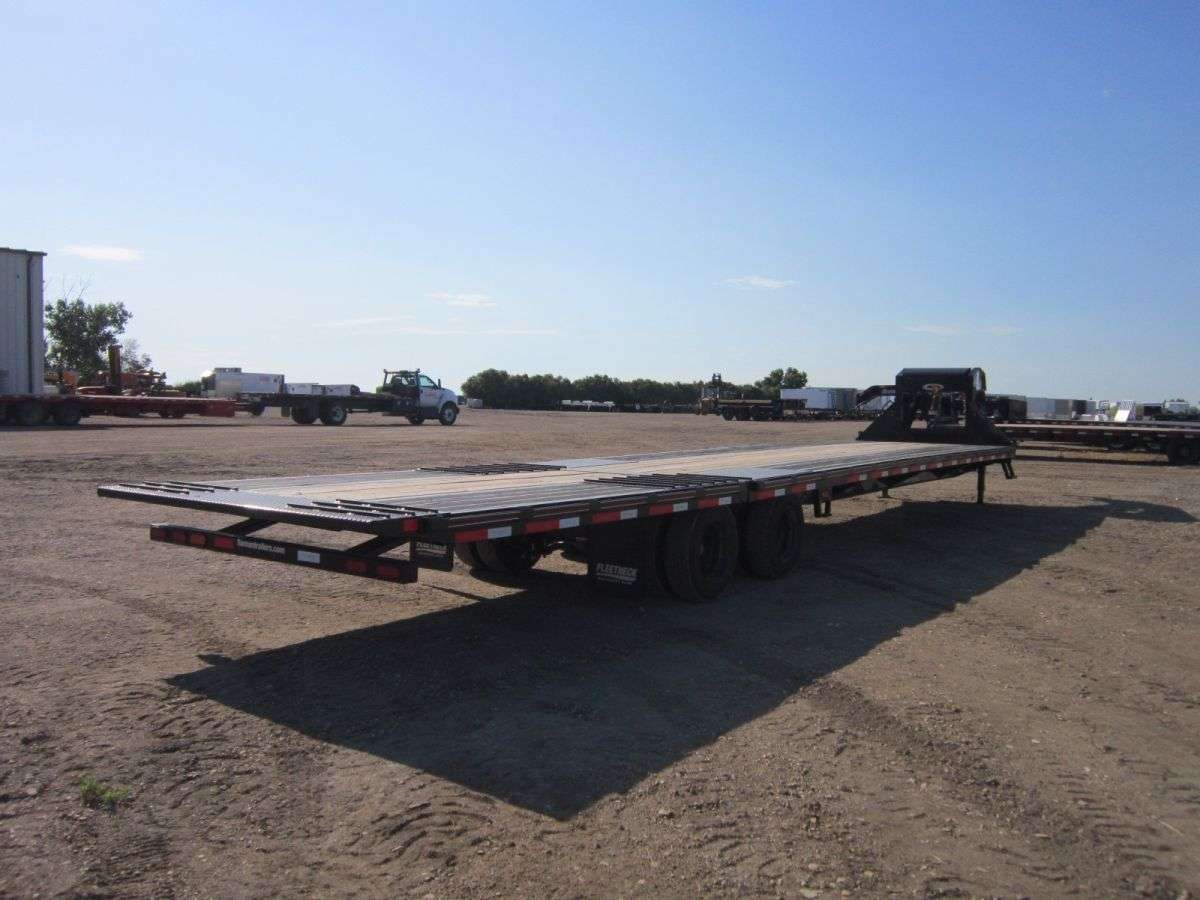 2023 Diamond C FMAX 8'6" x 40' GN Beavertail Flat Deck