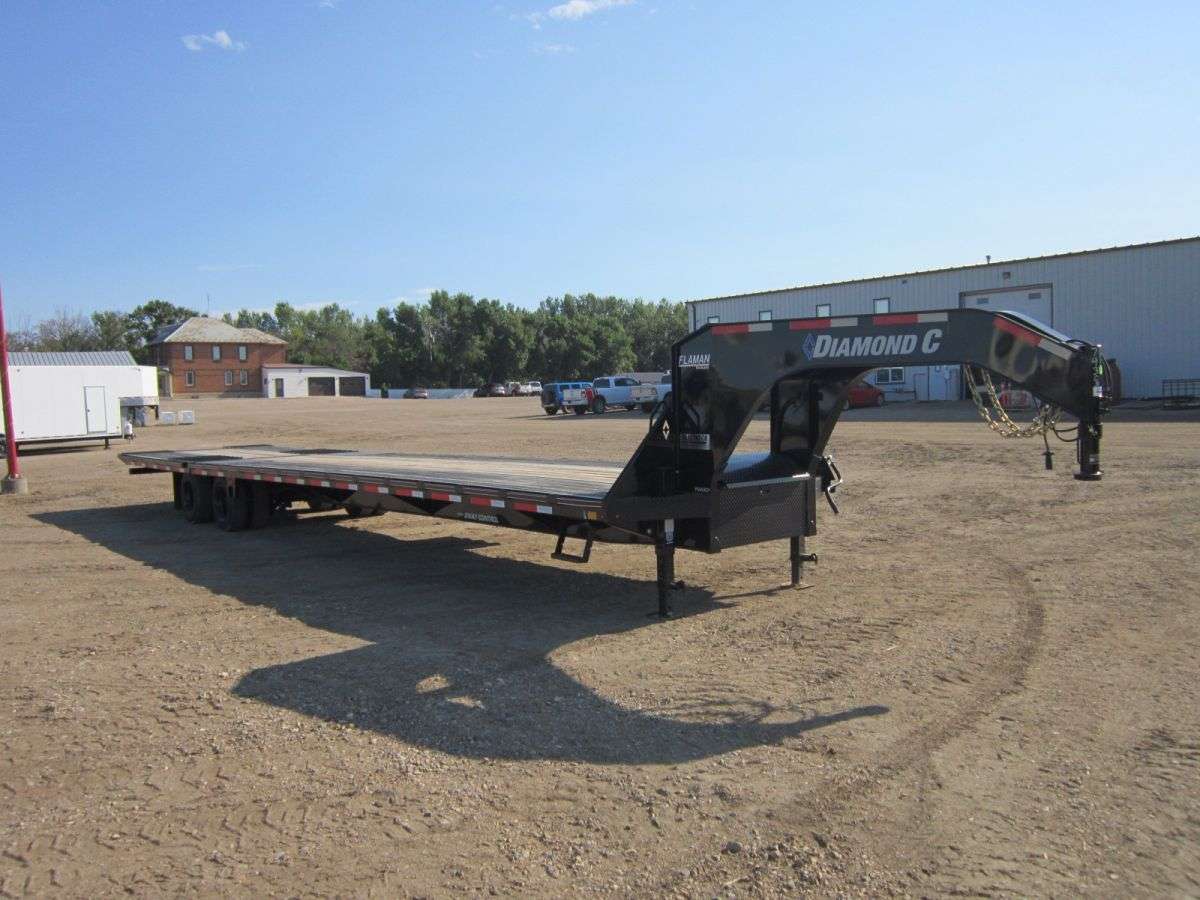 2023 Diamond C FMAX 8'6" x 40' GN Beavertail Flat Deck