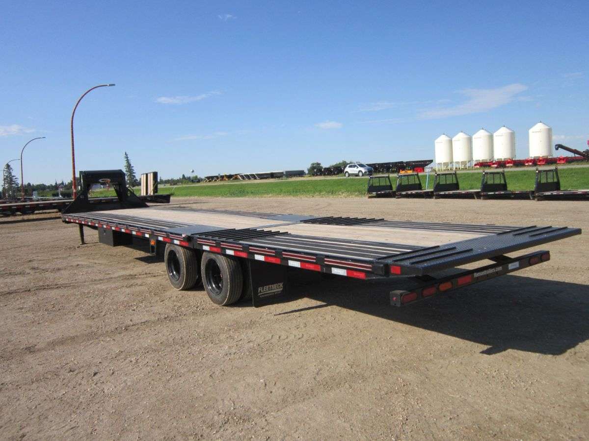 2023 Diamond C FMAX 8'6" x 40' GN Beavertail Flat Deck