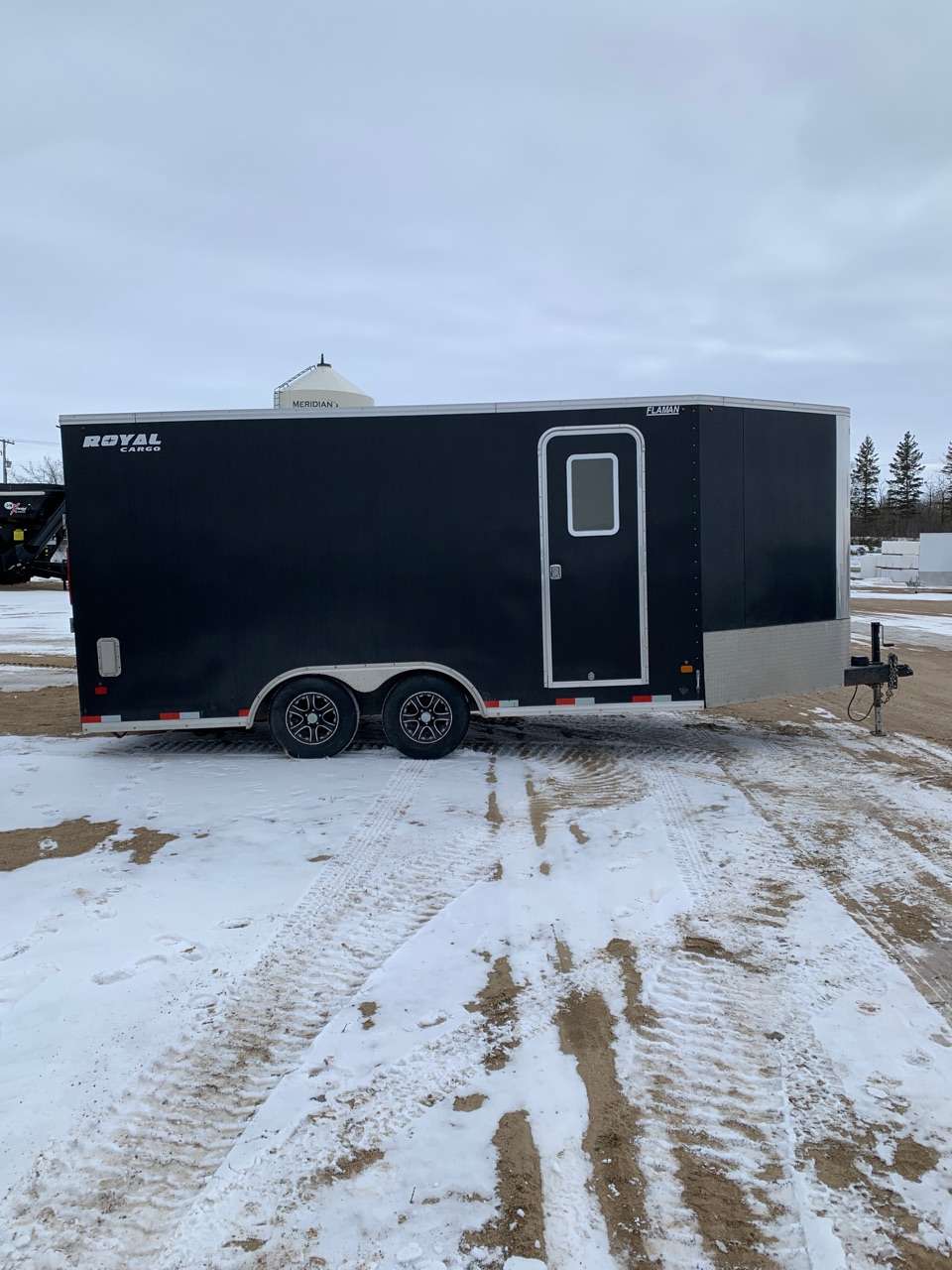 2023 Royal XR 8'6" x 22' + 4' V-Nose Toy Hauler