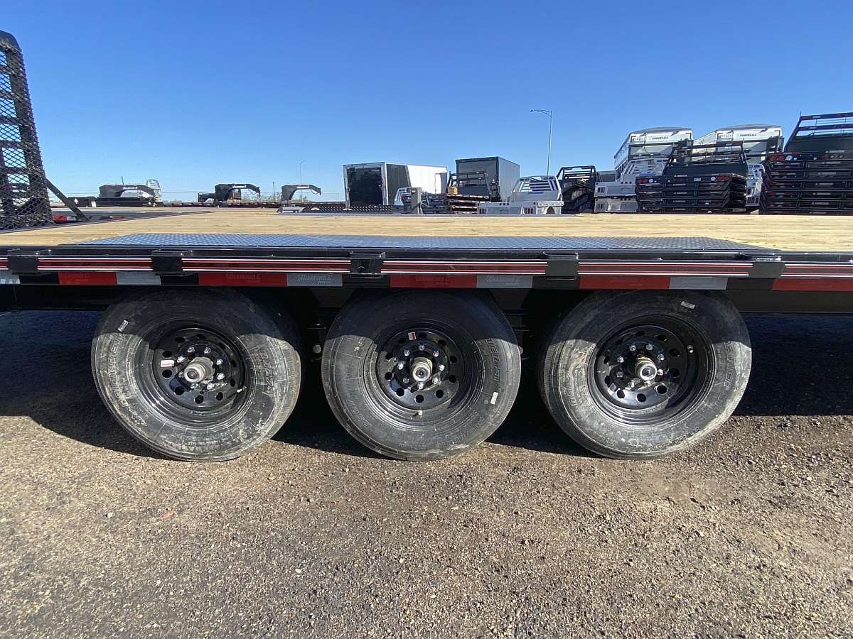 2024 Diamond C 24' Deck-over Trailer
