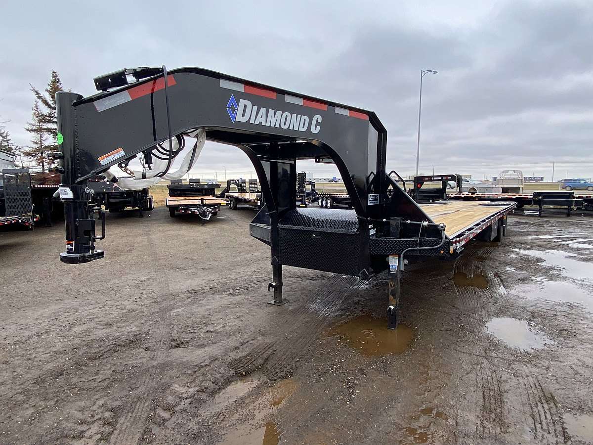 2024 Diamond C 38' Hydraulic Dovetail Gooseneck