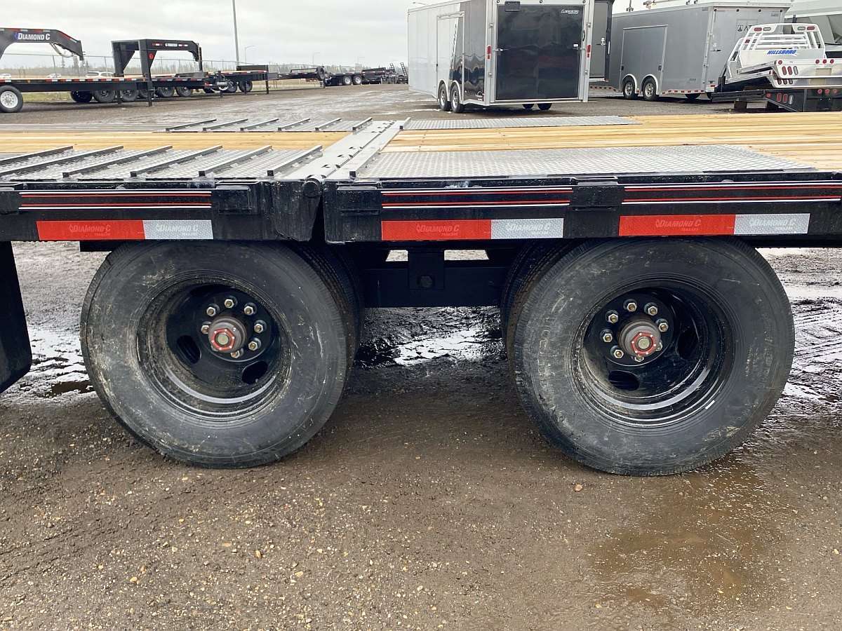 2024 Diamond C 38' Hydraulic Dovetail Gooseneck