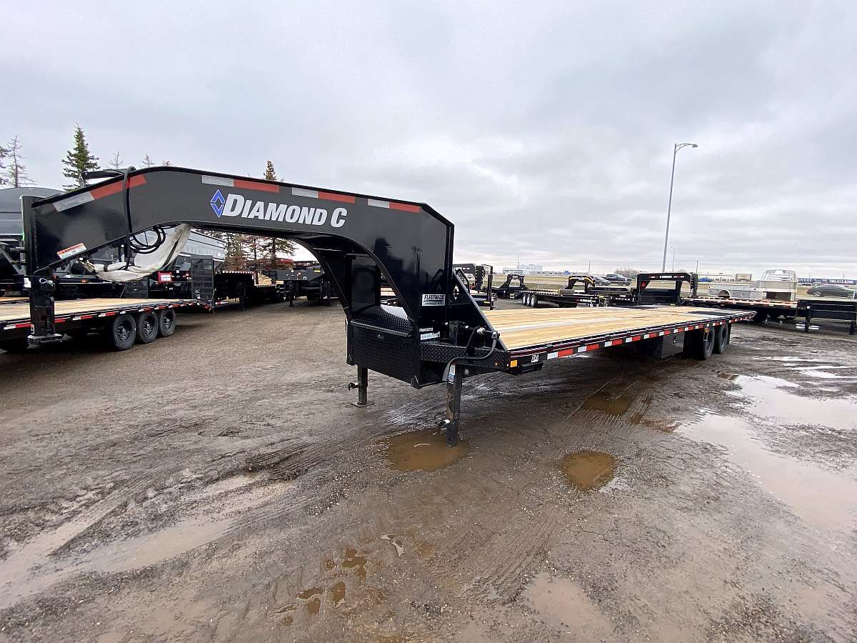 2024 Diamond C 38' Hydraulic Dovetail Gooseneck