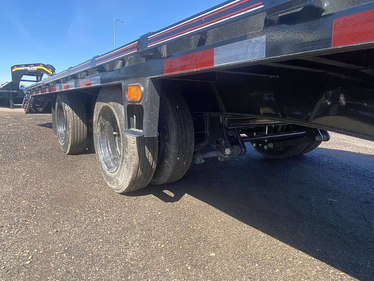 2024 Diamond C FMAX216- 38' Gooseneck Trailer