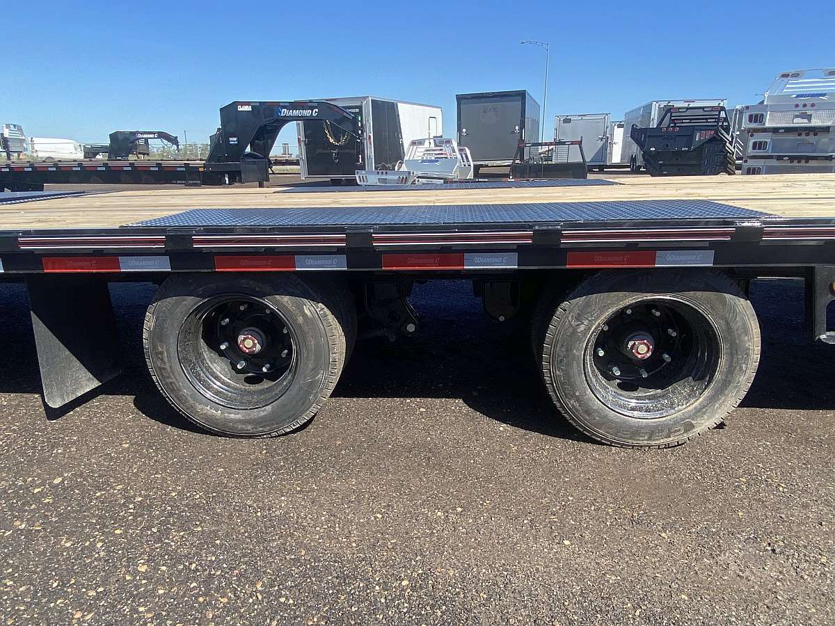 2024 Diamond C FMAX216- 38' Gooseneck Trailer