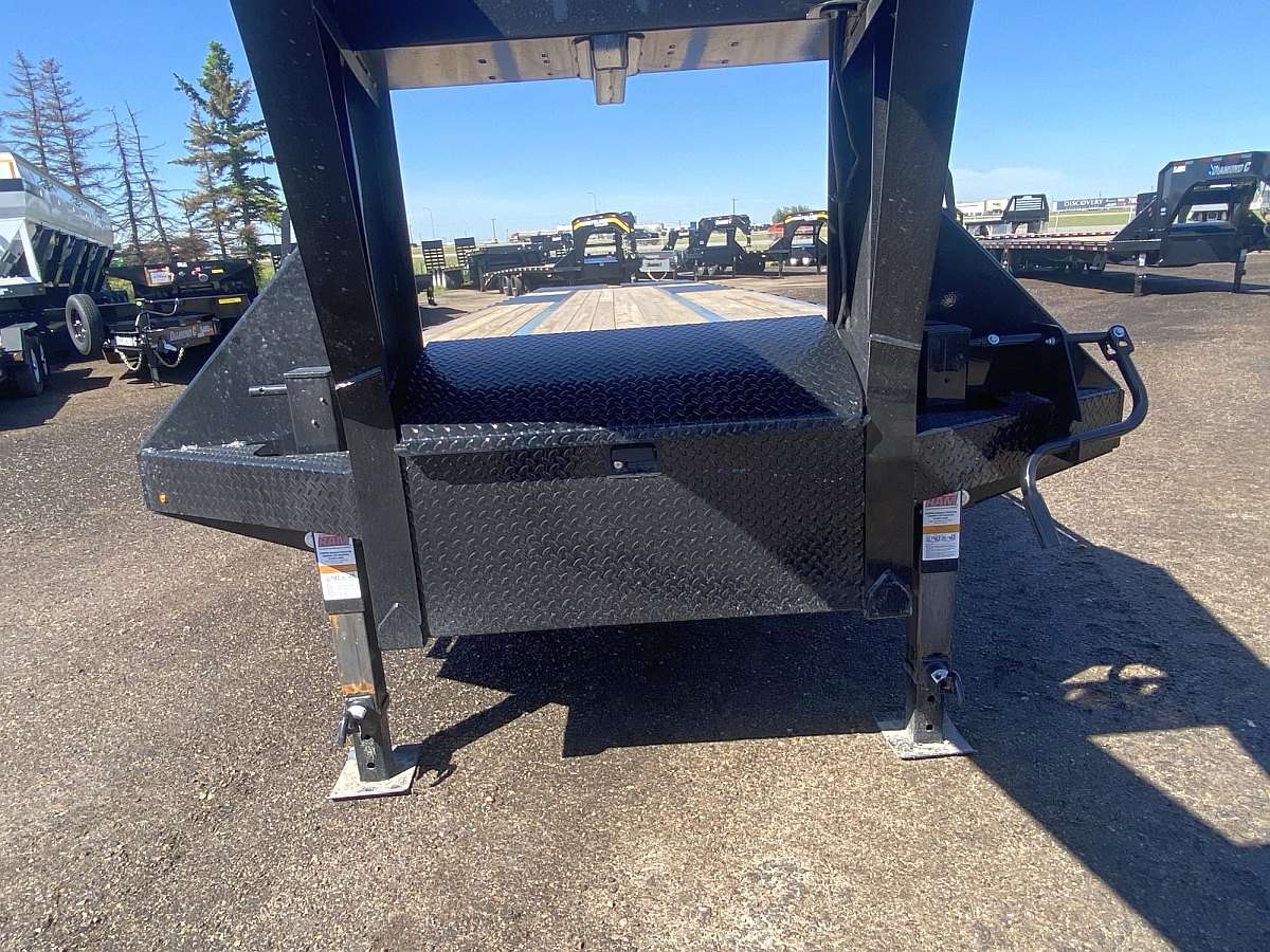 2024 Diamond C FMAX216- 38' Gooseneck Trailer