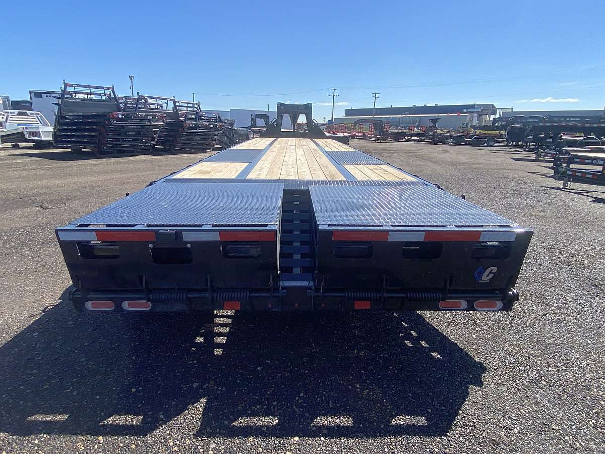 2024 Diamond C FMAX216- 38' Gooseneck Trailer