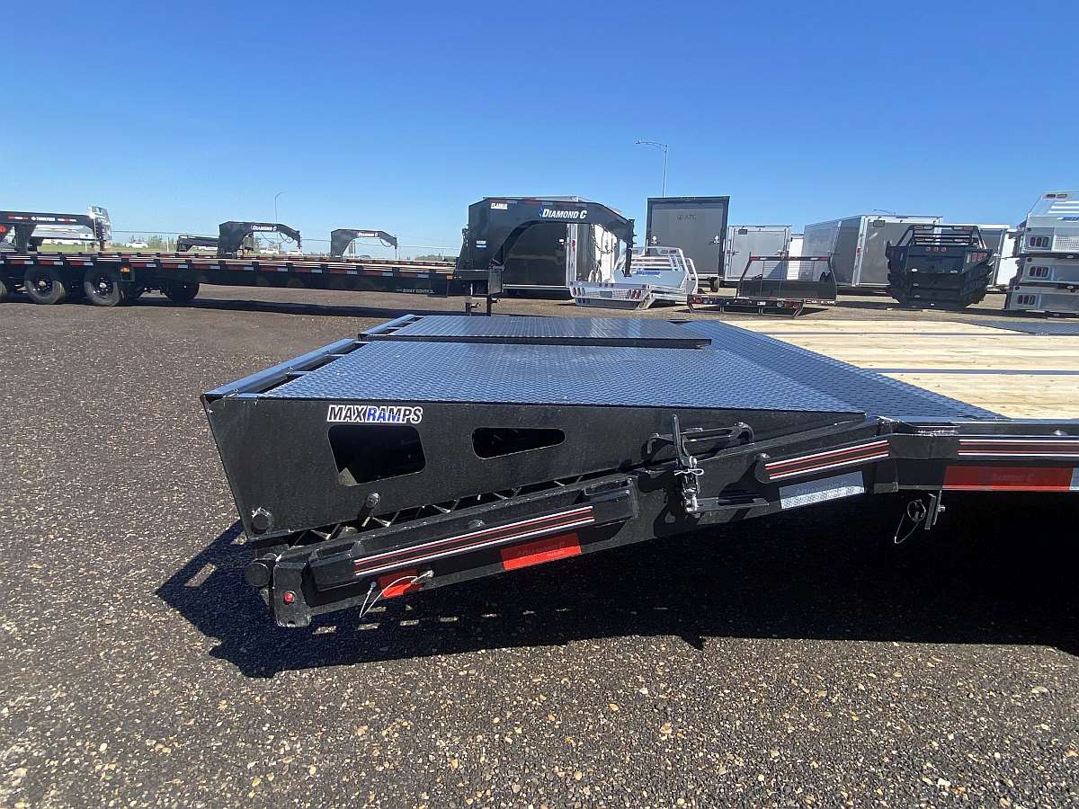 2024 Diamond C FMAX216- 38' Gooseneck Trailer