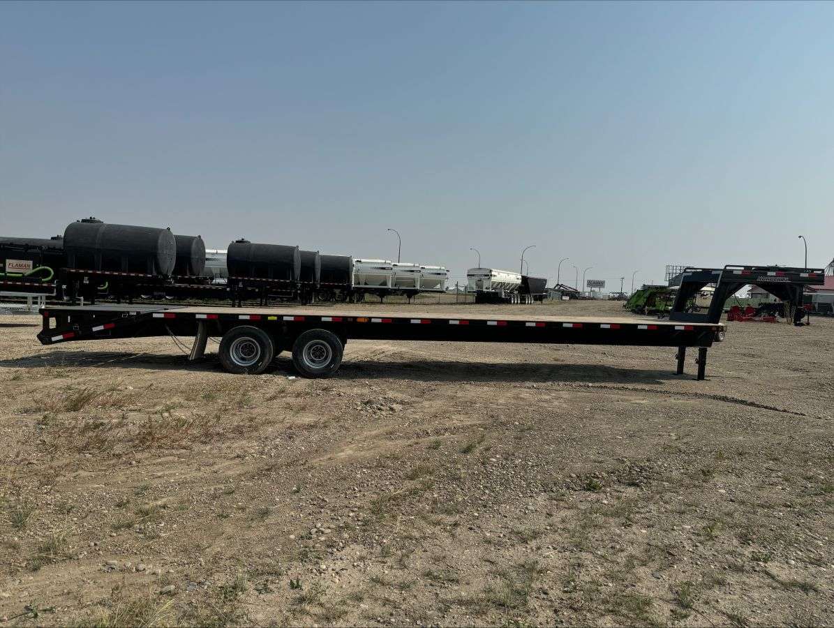 2024 Norbert FDG 8'4" x 35' Gooseneck Beavertail Flat Deck