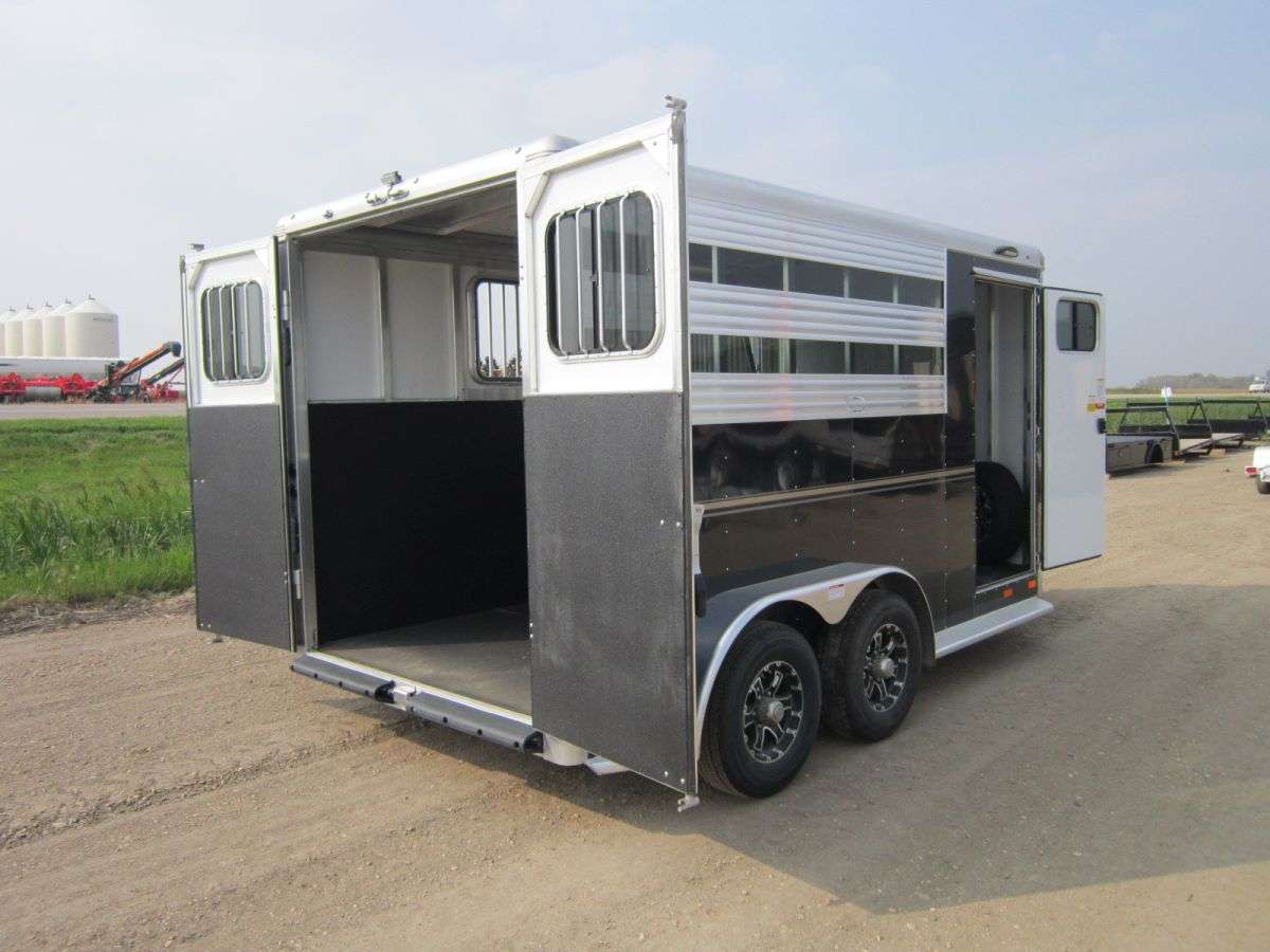 2024 Sundowner Super Sport 6'9" x 13'3" 3-Horse Bumper Pull
