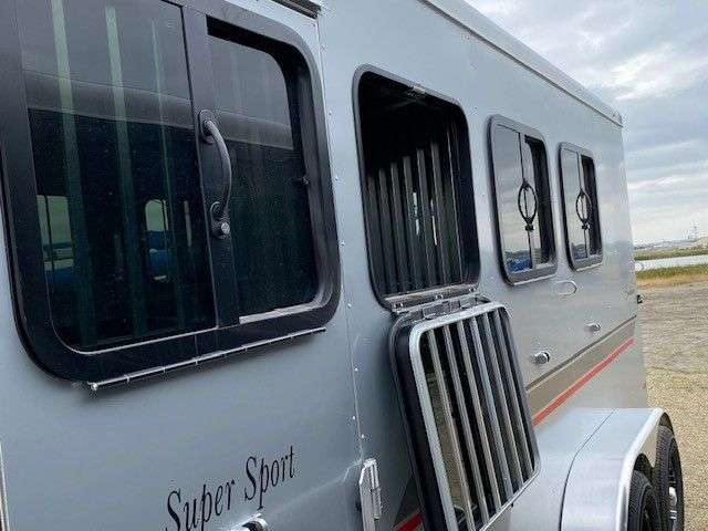 2024 Sundowner Super Sport 6'9" x 16'6" 4-Horse Bumper Pull