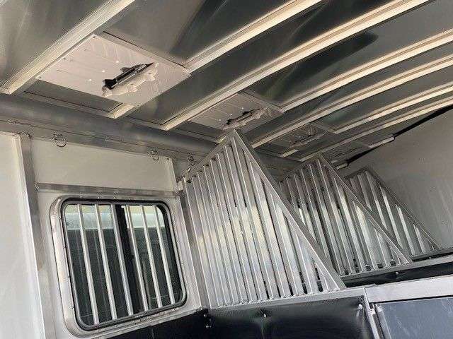 2024 Sundowner Super Sport 6'9" x 16'6" 4-Horse Bumper Pull