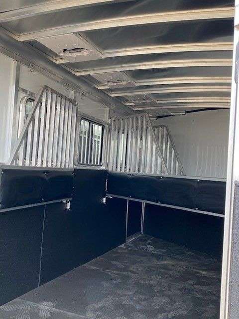 2024 Sundowner Super Sport 6'9" x 16'6" 4-Horse Bumper Pull