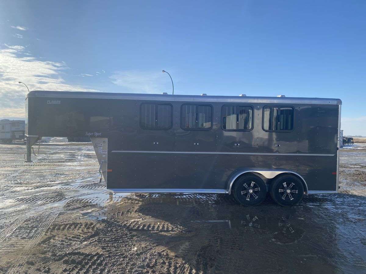 2024 Sundowner Super Sport 6'9" x 18'6" 4-Horse Gooseneck