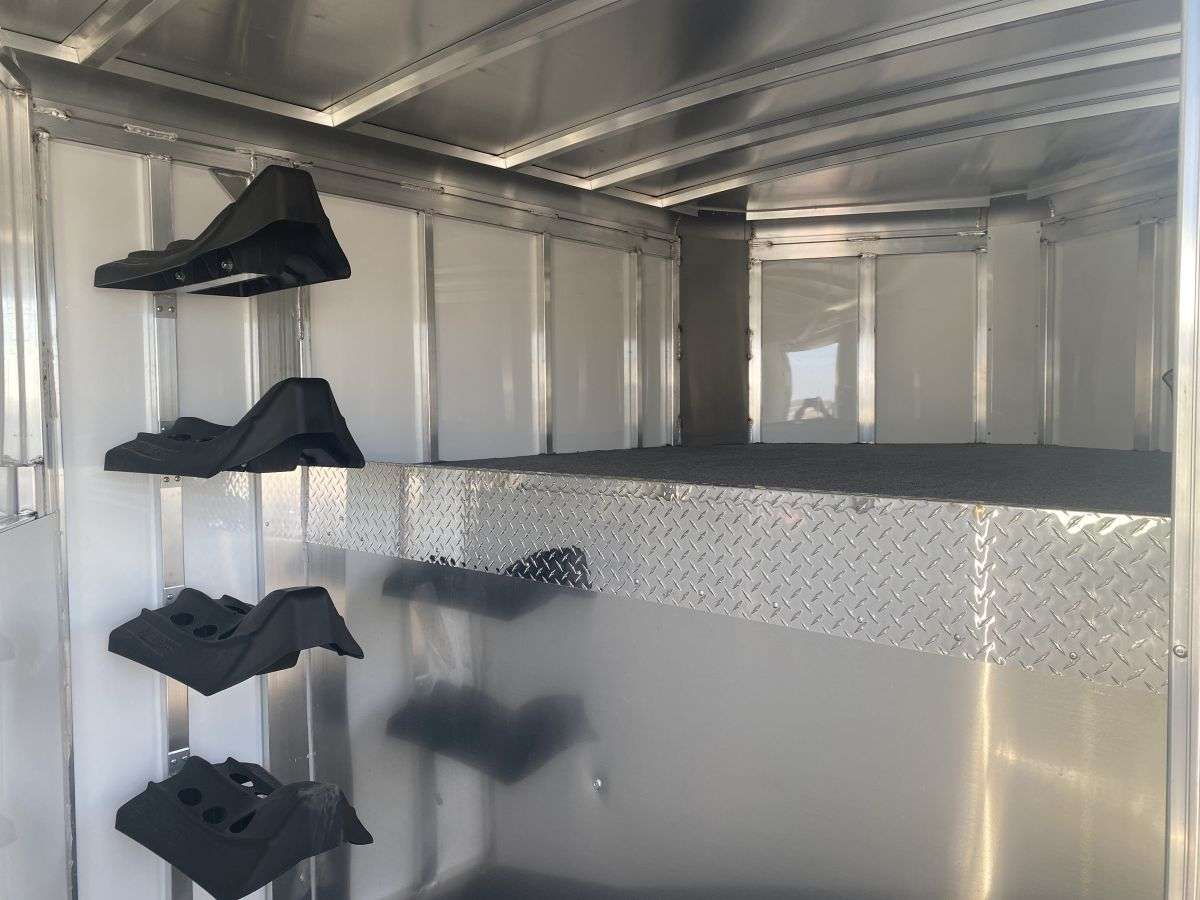 2024 Sundowner Super Sport 6'9" x 18'6" 4-Horse Gooseneck