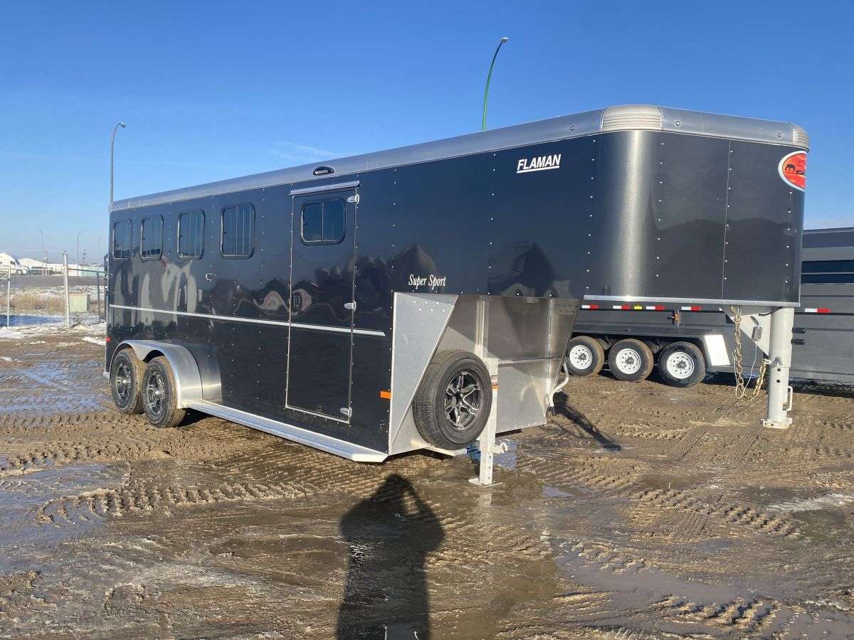2024 Sundowner Super Sport 6'9" x 18'6" 4-Horse Gooseneck