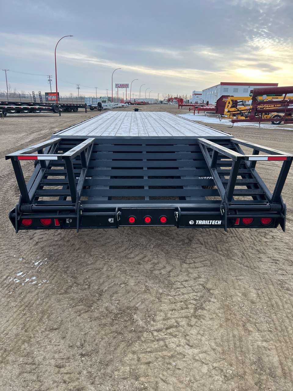 2024 Trailtech TD320 8'6" x 35' BT Pintle Flat Deck
