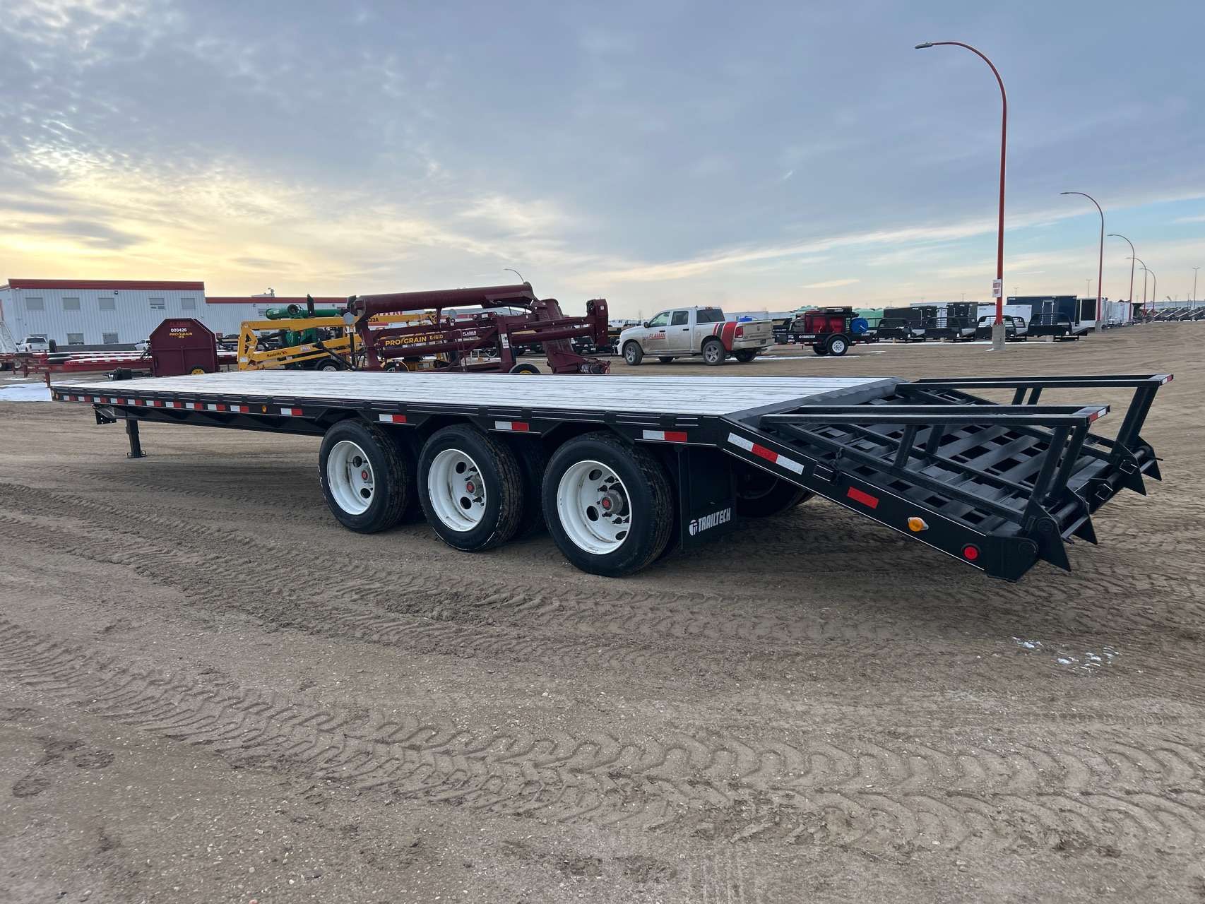 2024 Trailtech TD320 8'6" x 35' BT Pintle Flat Deck
