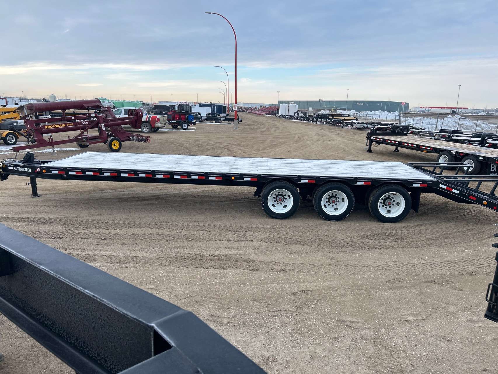 2024 Trailtech TD320 8'6" x 35' BT Pintle Flat Deck