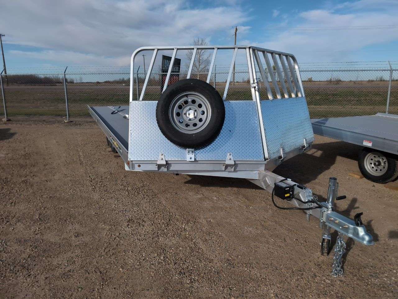 2025 Aluma 8622D 101.25" x 22' Toy Hauler