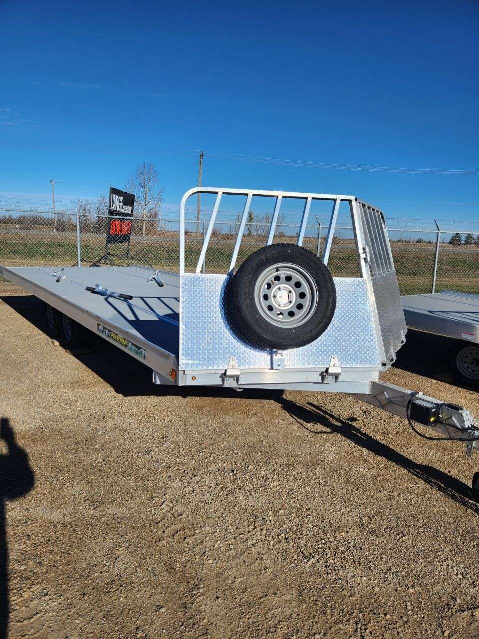 2025 Aluma 8622D 101.25" x 22' Toy Hauler