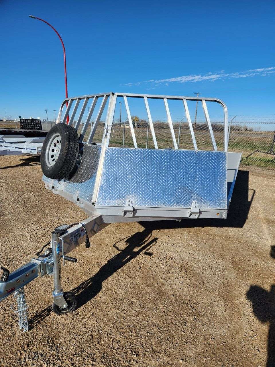 2025 Aluma 8622D 101.25" x 22' Toy Hauler