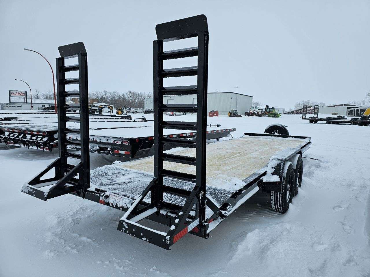 2025 Baseline HEQ 8'6" x 22' Beavertail Flat Deck