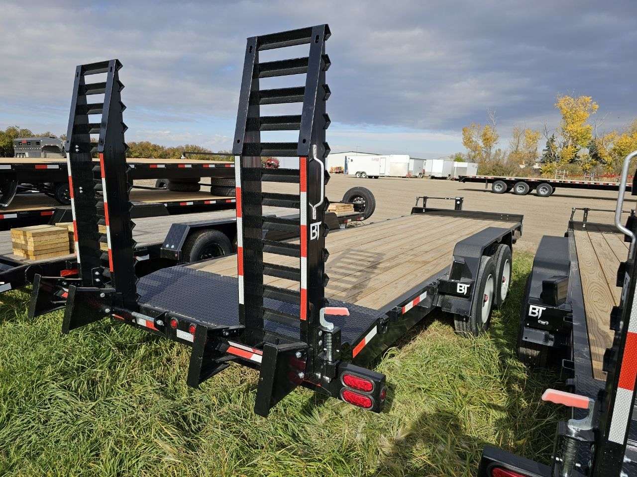 2025 Behnke CBCT 8'6" x 22' Beavertail Flat Deck