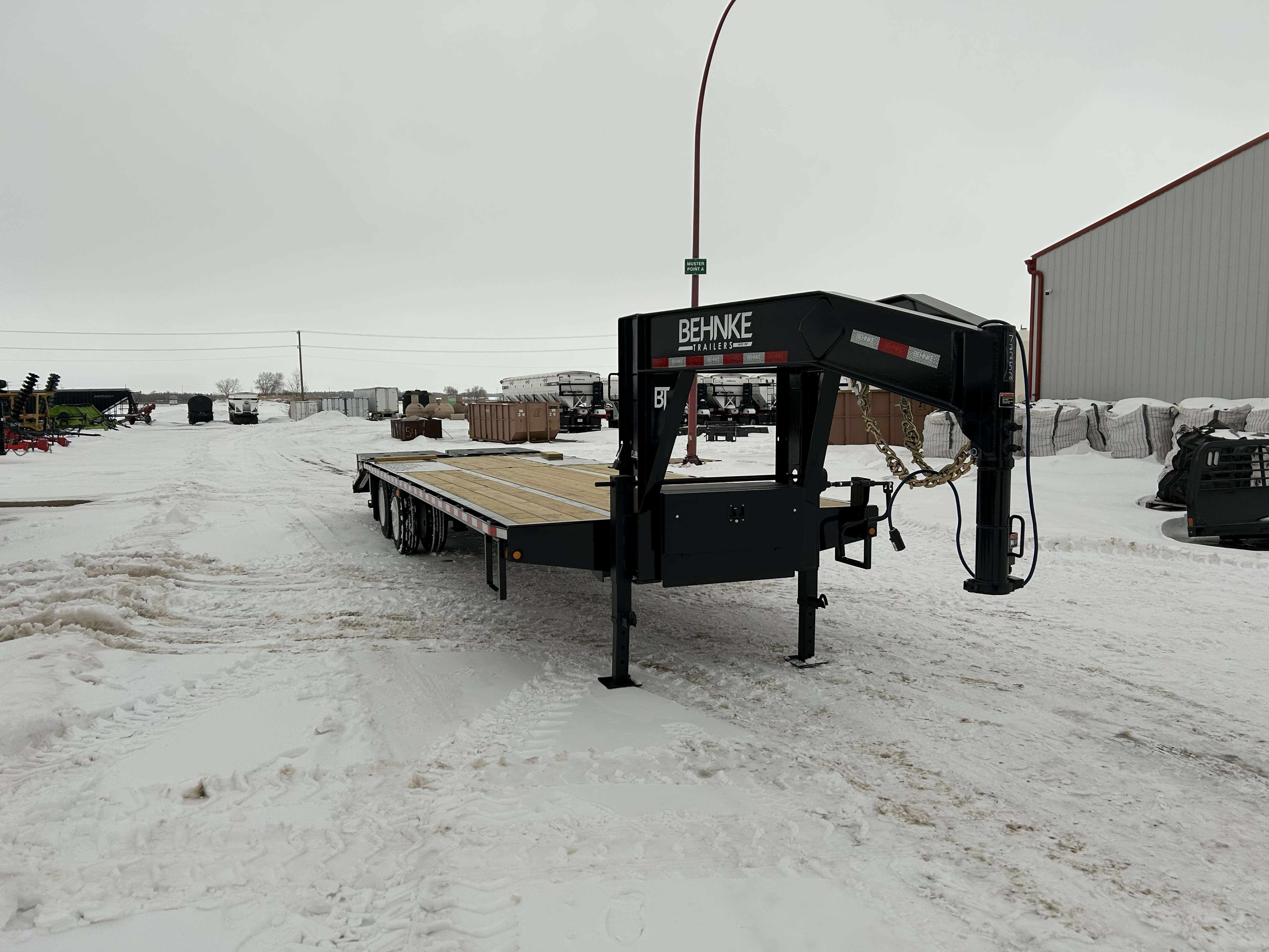 2025 Behnke FB 8'6" x 30' Gooseneck Beavertail Flat Deck