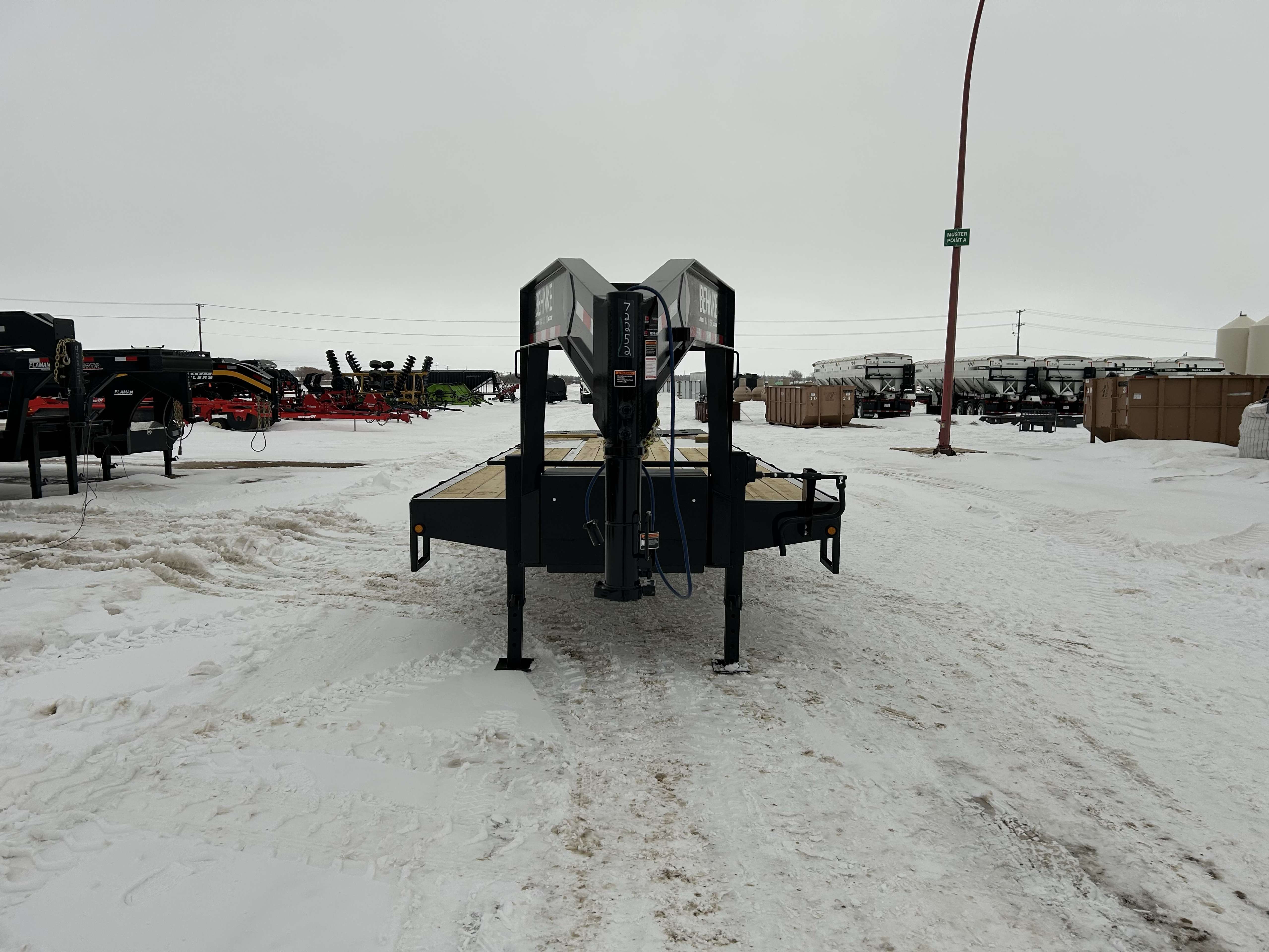 2025 Behnke FB 8'6" x 30' Gooseneck Beavertail Flat Deck