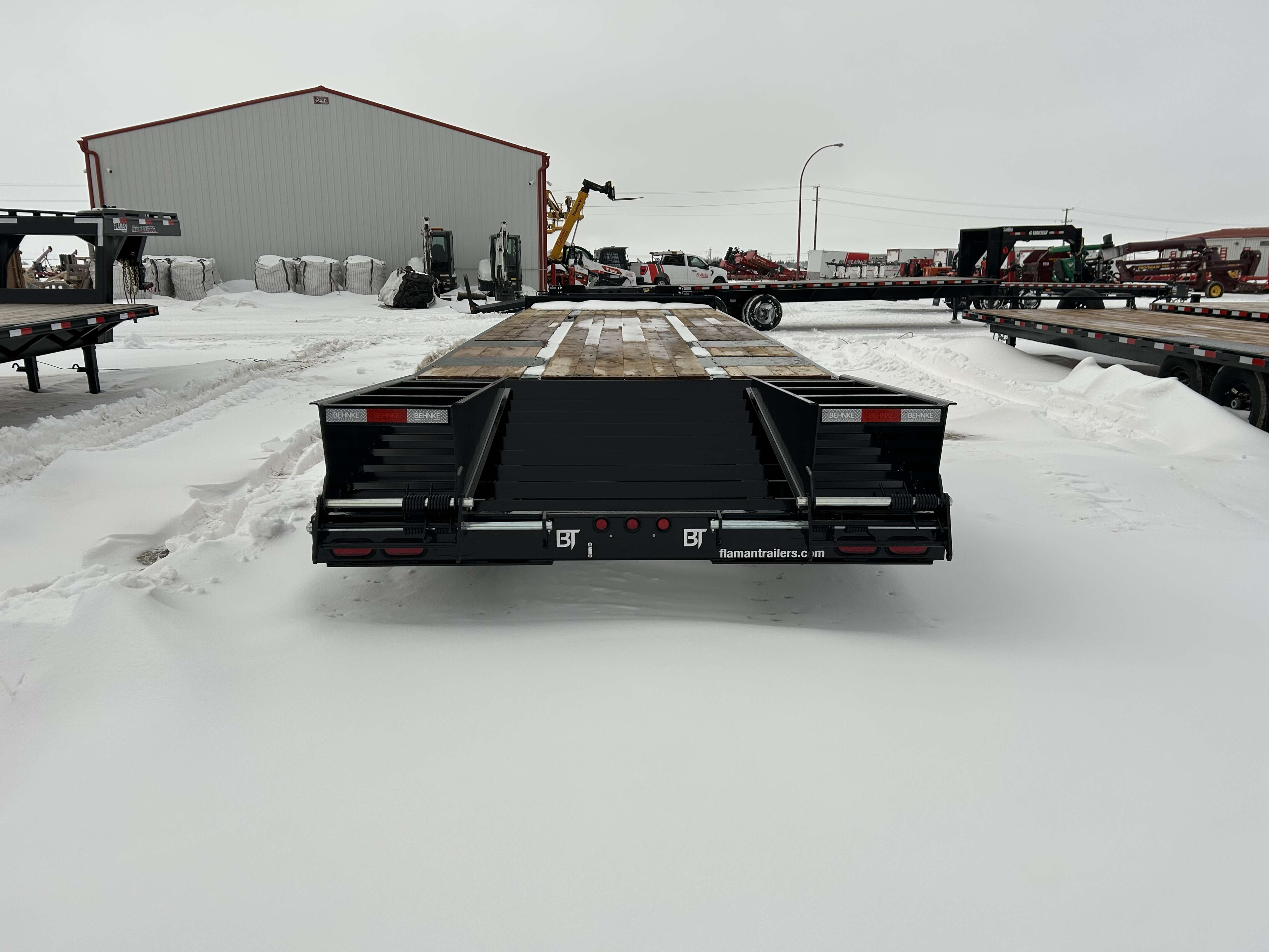 2025 Behnke FBSD 8'6" x 31' Pintle Flat Deck