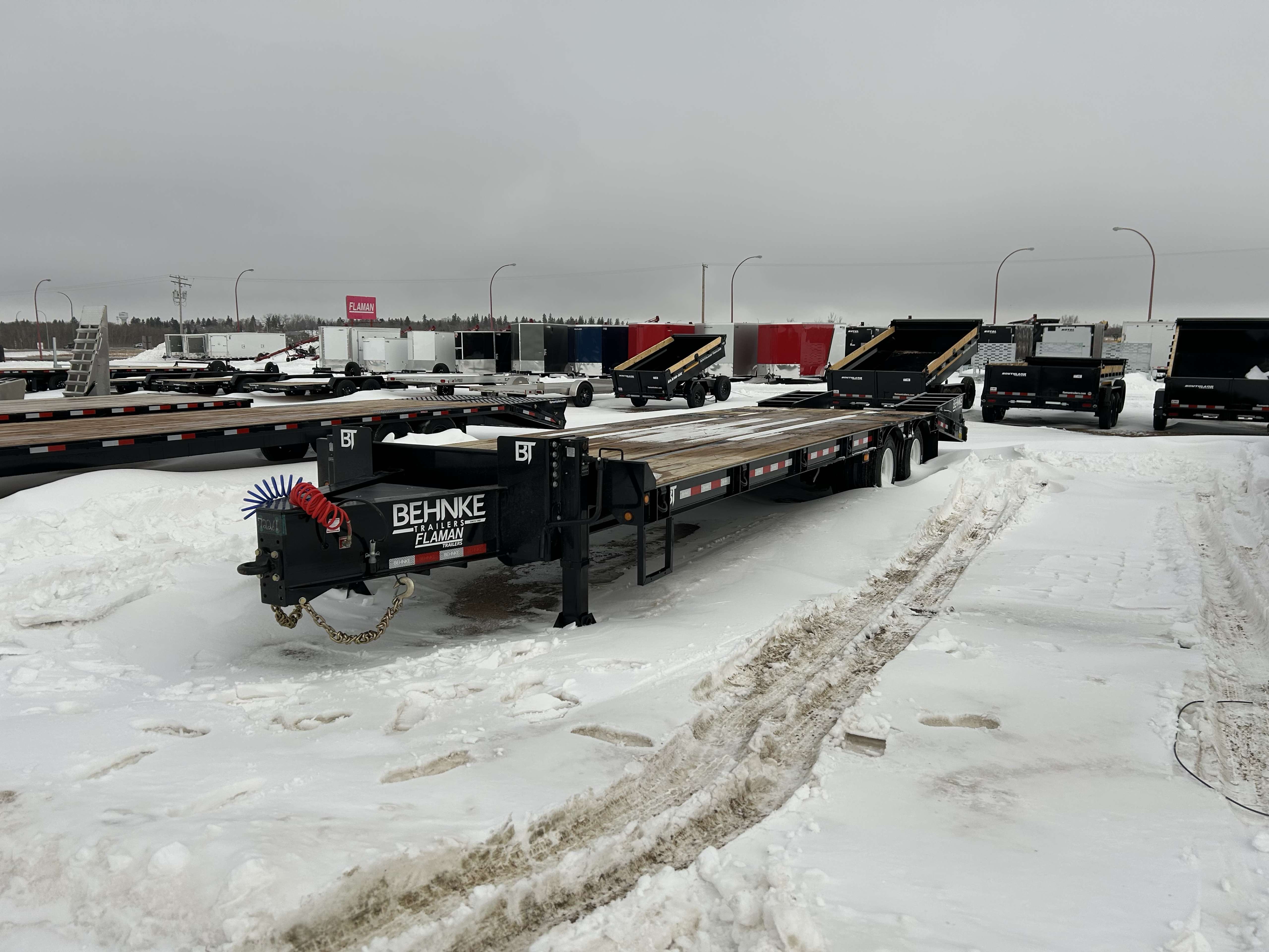 2025 Behnke FBSD 8'6" x 31' Pintle Flat Deck