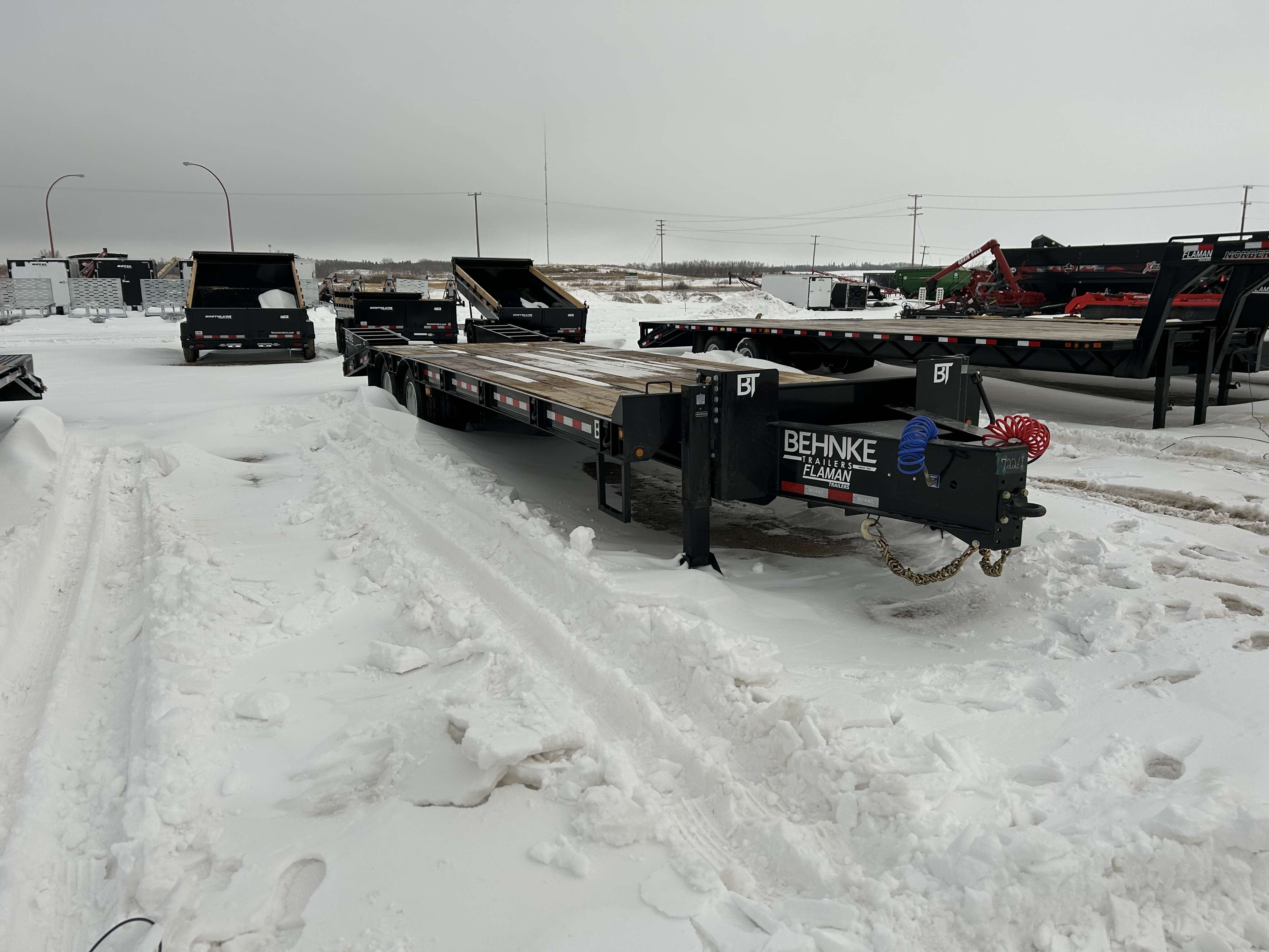 2025 Behnke FBSD 8'6" x 31' Pintle Flat Deck