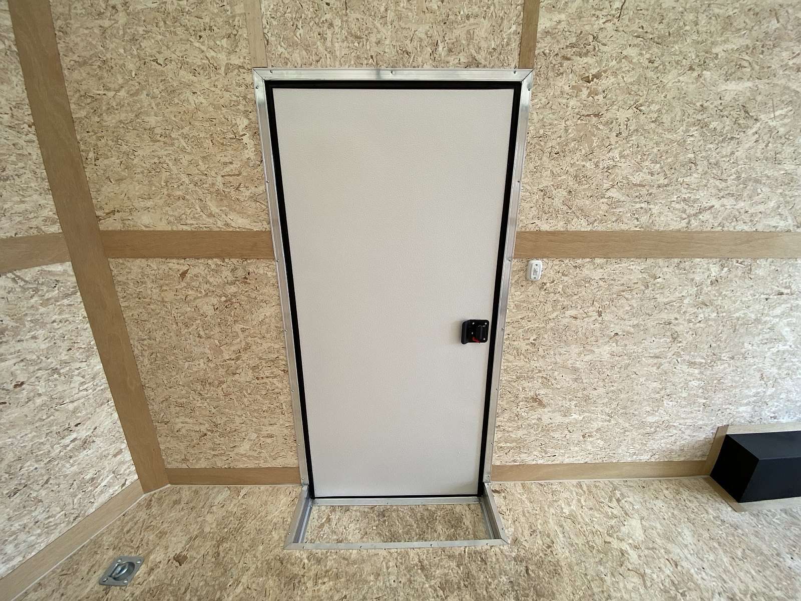 2025 Cross 8.5' x 20' Enclosed Slant Nose Trailer