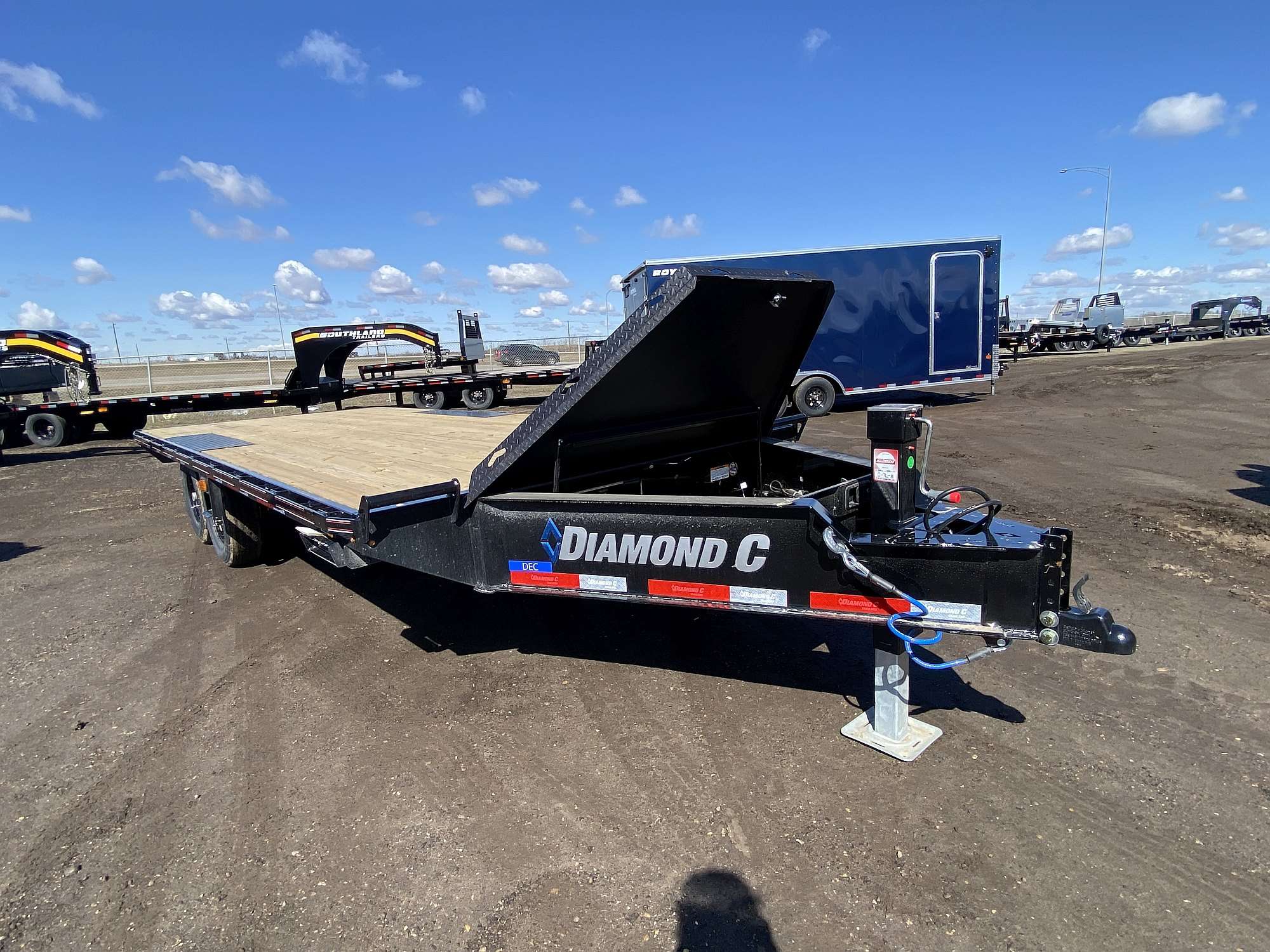 2025 Diamond C 20' Deck-Over Trailer
