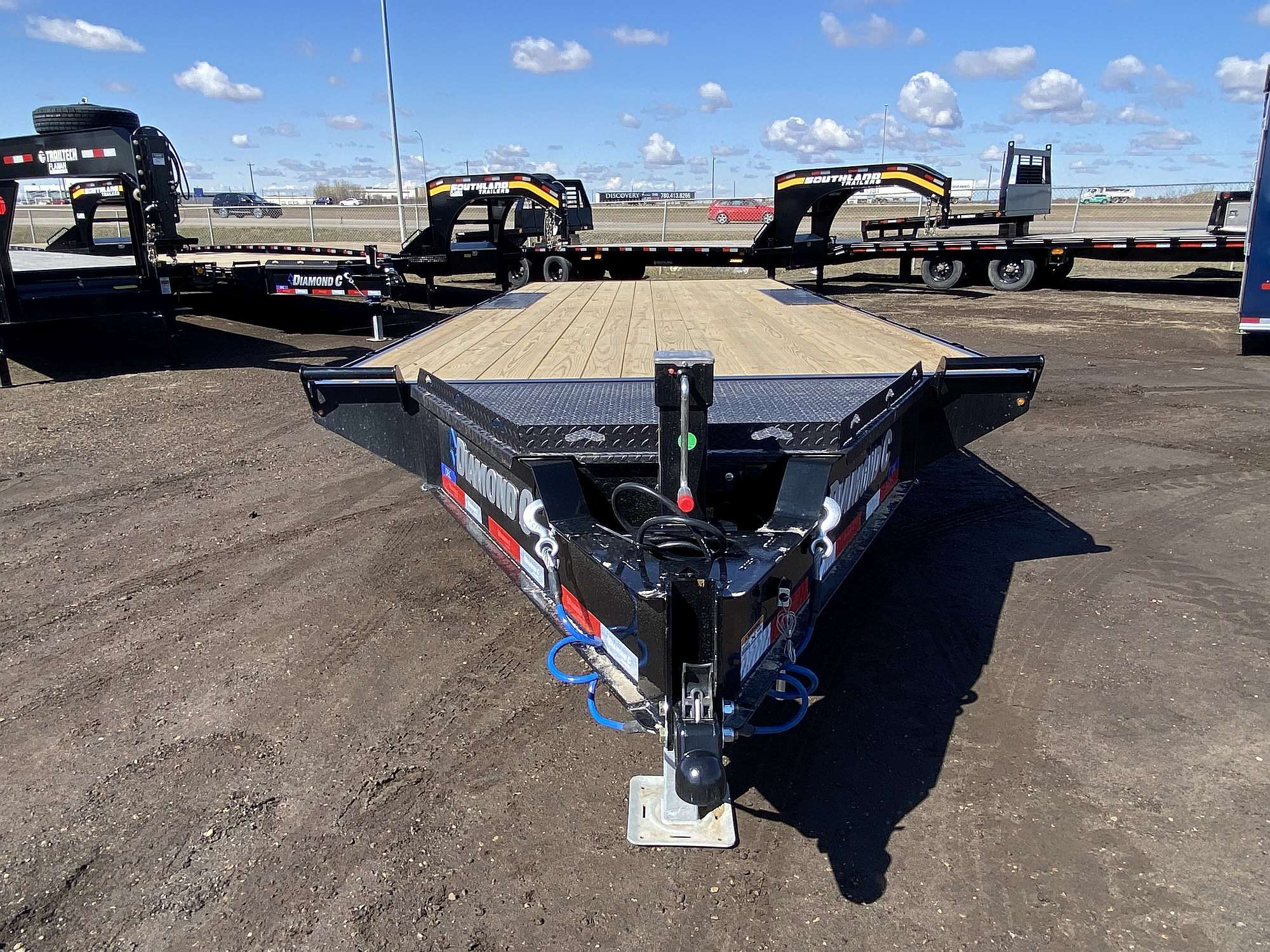 2025 Diamond C 20' Deck-Over Trailer