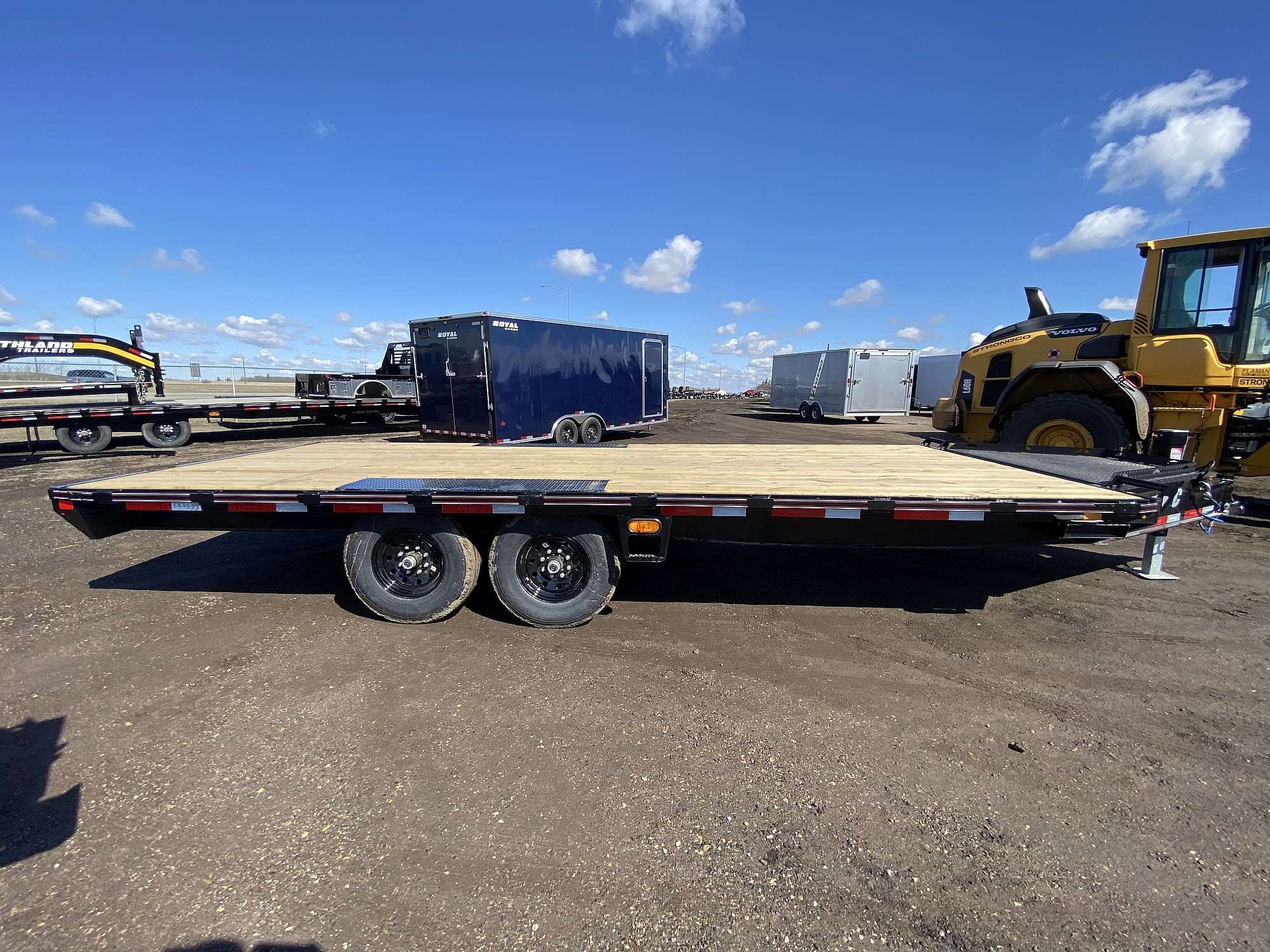 2025 Diamond C 20' Deck-Over Trailer