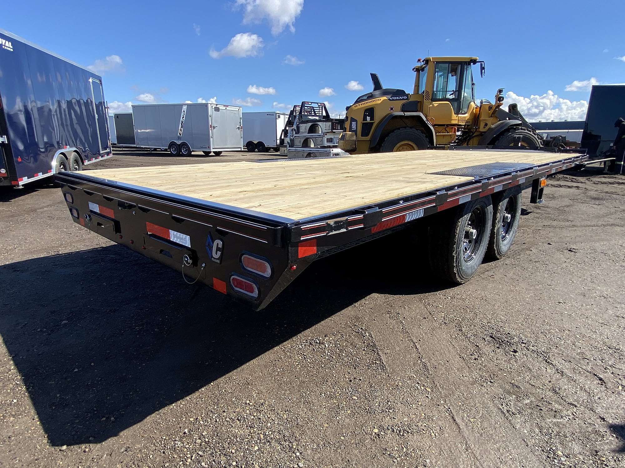 2025 Diamond C 20' Deck-Over Trailer