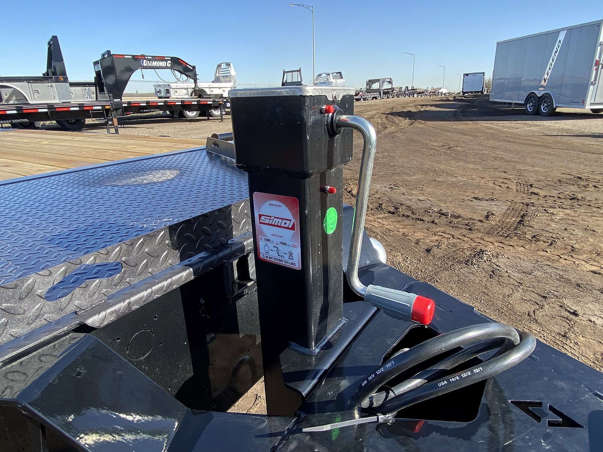 2025 Diamond C 20' Deck-Over Trailer