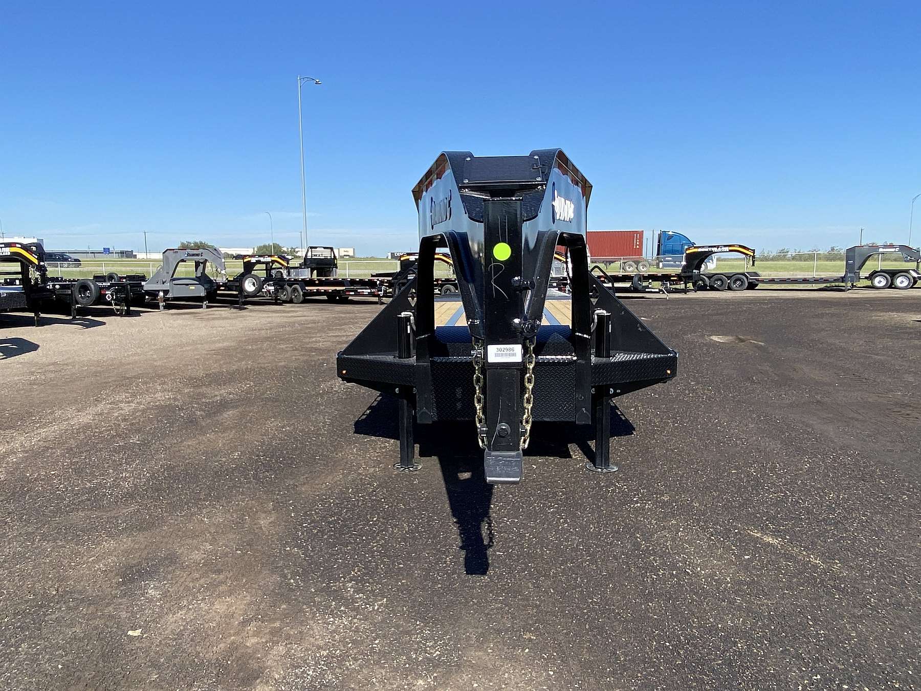 2025 Diamond C 35' Hydraulic Dovetail Gooseneck Trailer