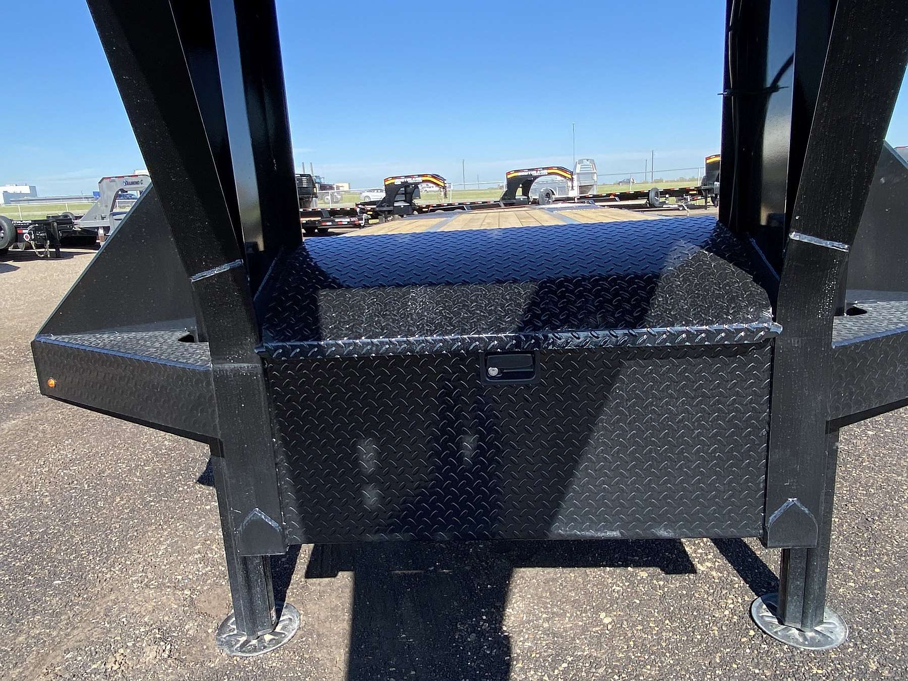 2025 Diamond C 35' Hydraulic Dovetail Gooseneck Trailer